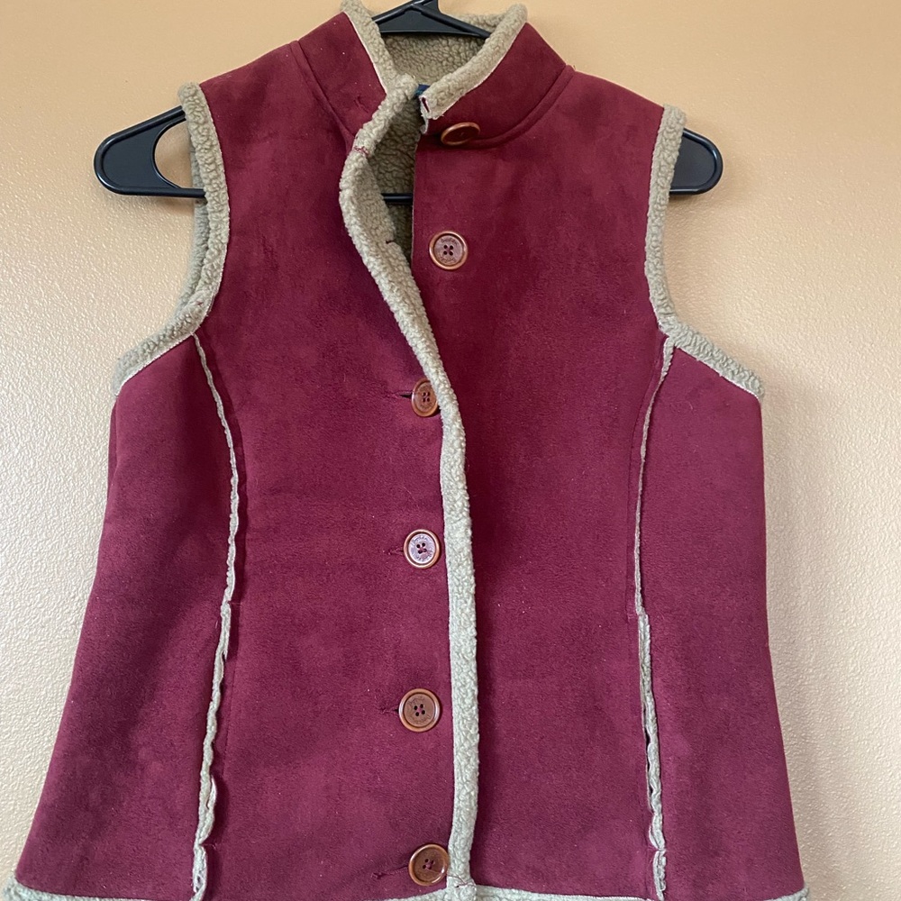 Boden sherpa liked vest, cranberry and beige, size small, good used condition